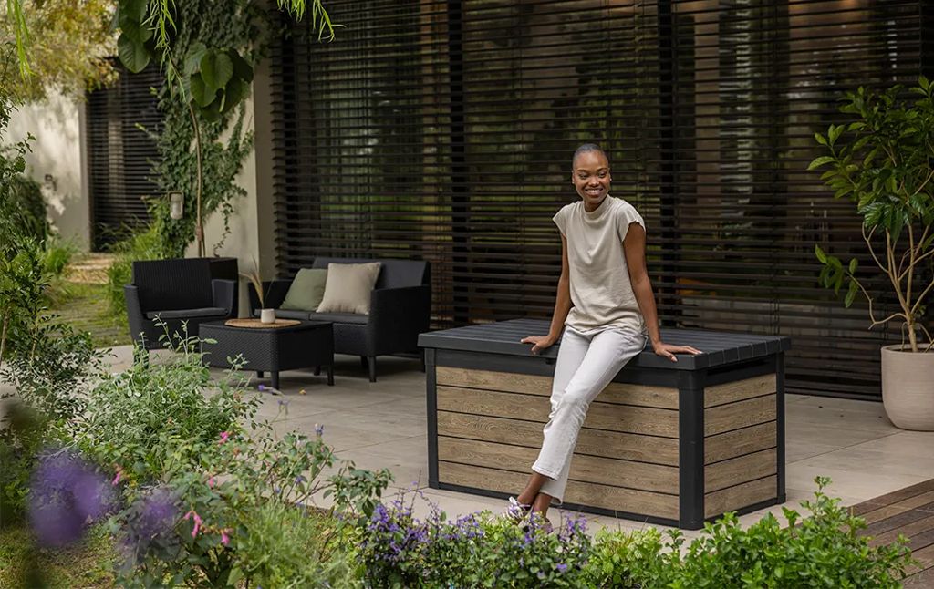 Keter Signature 150 Gallon Deck Box - Ashwood Brown