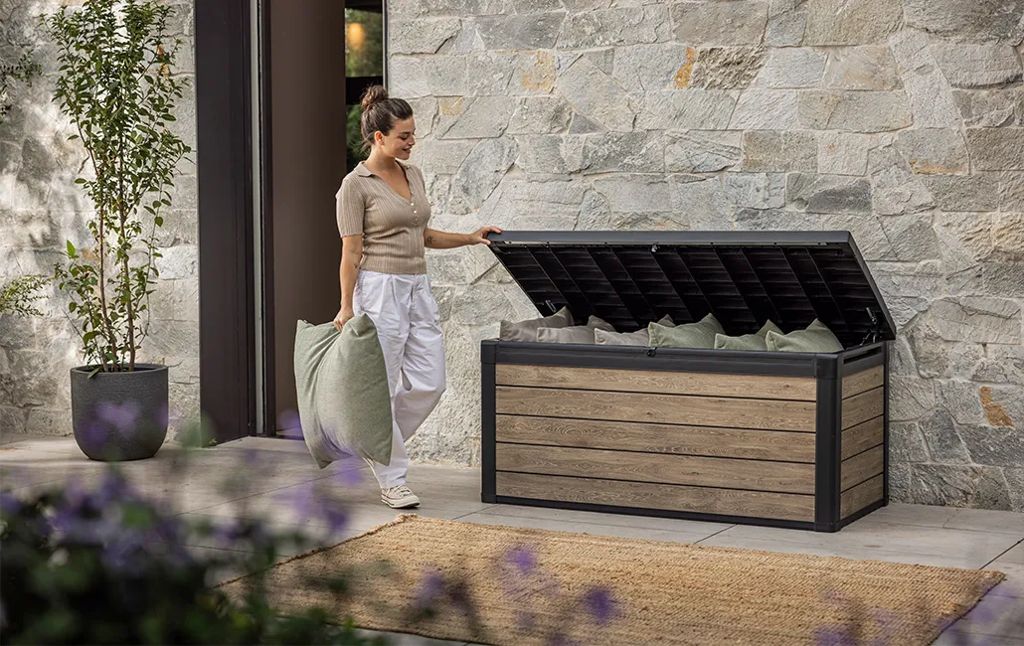 Keter Signature 150 Gallon Deck Box - Ashwood Brown