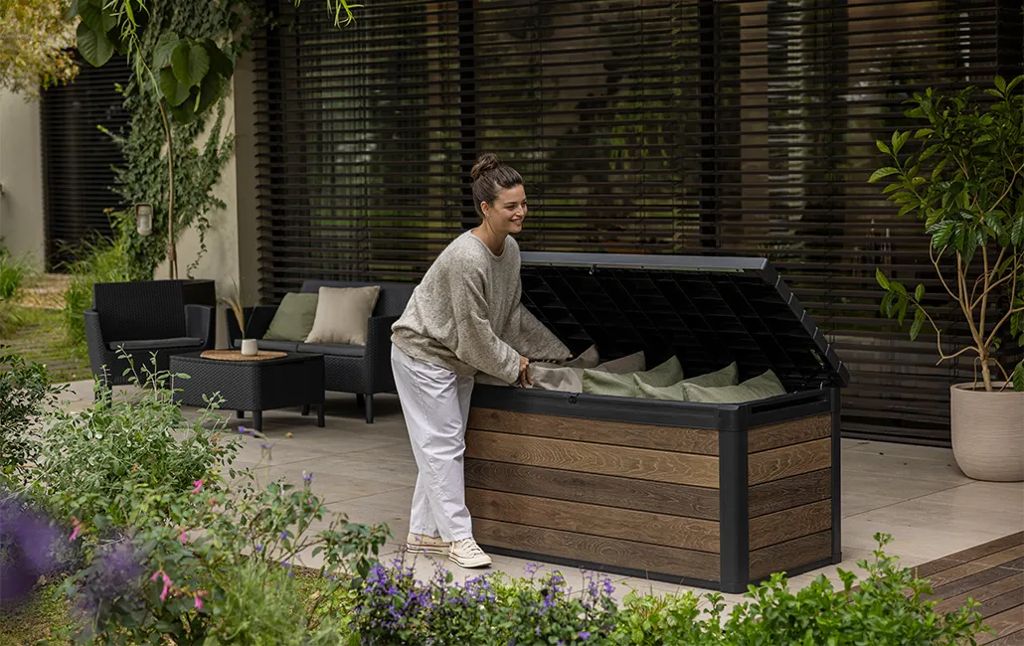 Keter Signature 150 Gallon Deck Box - Walnut Brown