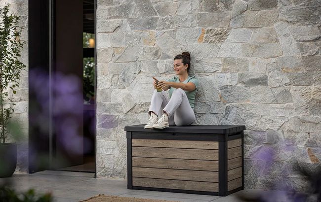 Keter Signature 100 Gallon Deck Box - Ashwood Brown